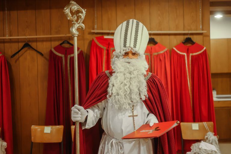 Nikolaus, Bernd Rauch ist Nikolo, wir nehmen ihn für Freitag mit