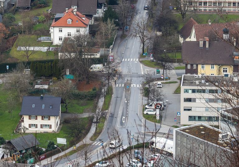Kreuzung Josef-Huter-Straße/Gallusstraße/Landstraße, Weidachknoten-Kreisverkehr, Kreuzung beim Jokahochhaus und die Wiese nach der OMV (von Lauterach kommend) ist in Richtung vkw die Weidachspange geplant, direkte Verbindung zwischen L 190 und Weidachstraße