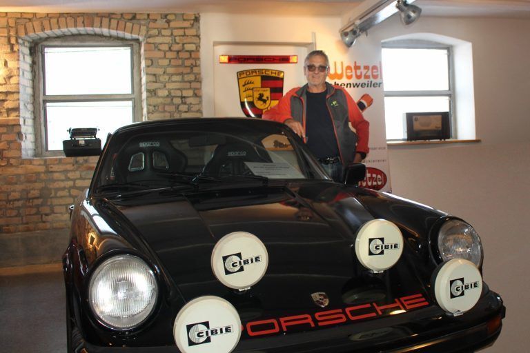 Vom „Auto-Schrauber“ zum Althaus-Sanierer: Auch die Renn-Version des Porsche 911 SC Coupé, Baujahr 1978 hat ein Ablaufdatum: „Wenn sich ein Liebhaber interessiert, kann er diesen Oldtimer gerne haben“, ist Edwin Wetzel verkaufsbereit.