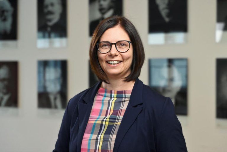 Foto: MGR - Katharina Wöß-Krall steht vor vielen großen Herausforderungen und Entscheidungen. 
