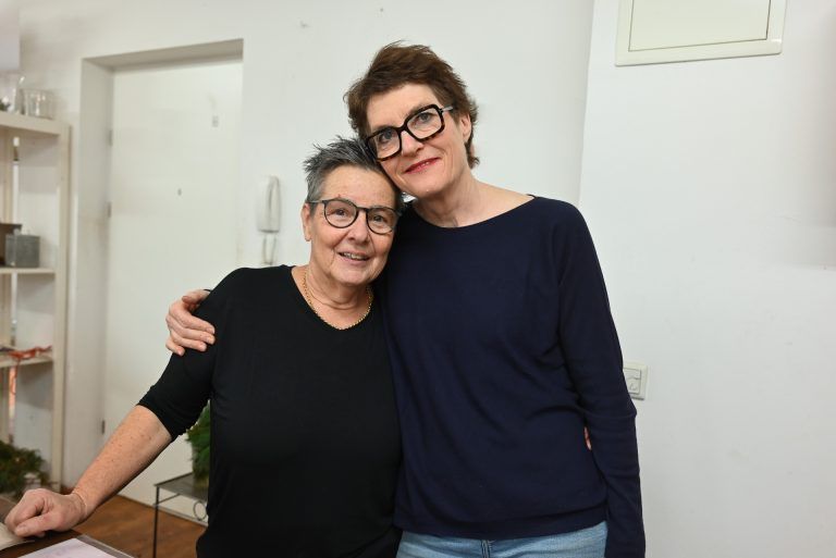 Gärtnereischließung hinterlässt Lücke im Ort: Die langjährige Mitarbeiterin Katharina (links) kam sogar aus der Pension zurück und verschaffte Marietta Zeit bei der Personalsuche.