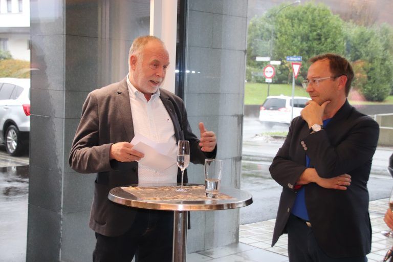 Wolfgang Rothmund überbrachte die Glückwünsche des Landeskrankenpflegevereins. - Eröffnung Büro KPV Schwarzach