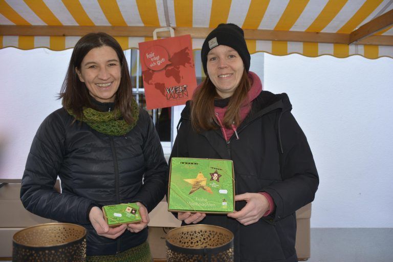 Simone und Tanja kamen vom Weltladen Wolfurt - Adventsmarkt in der Mehrerau