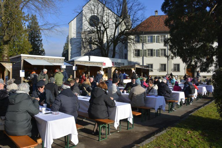 zahlreiche Besucher aus Nah und Fern - Adventsmarkt in der Mehrerau