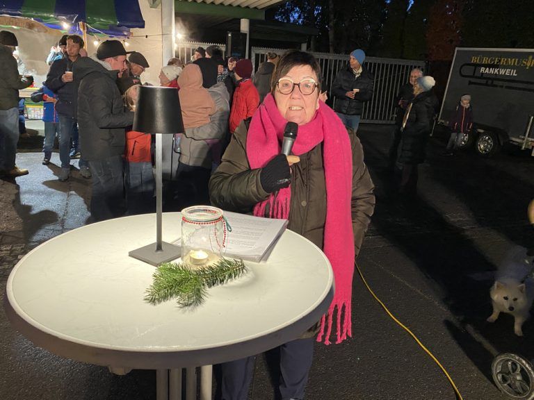 Moderatorin Margrit Wally - Adventfeier Schufla