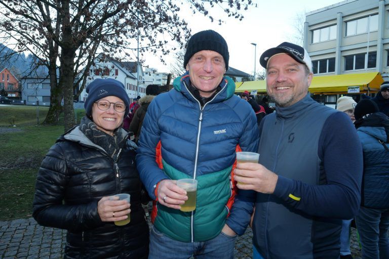 Manuela und Robert Schöch mit Martin Gassner. - Advent im Park stimmte auf die Weihnachtszeit ein - Advent im Park