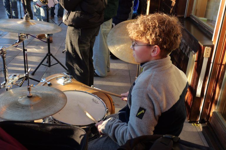Stets im Takt: "The little drummer boy" der Jungmusik Weiler. - Adventmärktle vom Vorderlandhus - Vorderlandhus, Advent