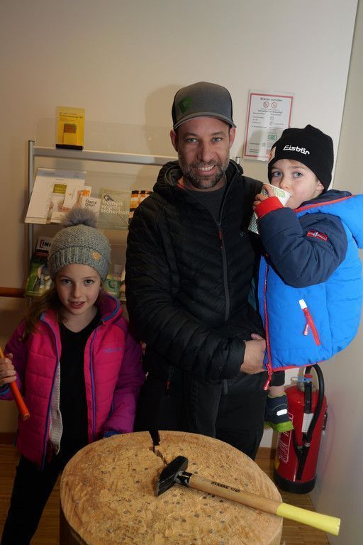 Ida, Patrick und Max hatten viel Spaß mit den Spielen der Offenen Jugendarbeit. - Adventmärktle vom Vorderlandhus - Vorderlandhus, Advent