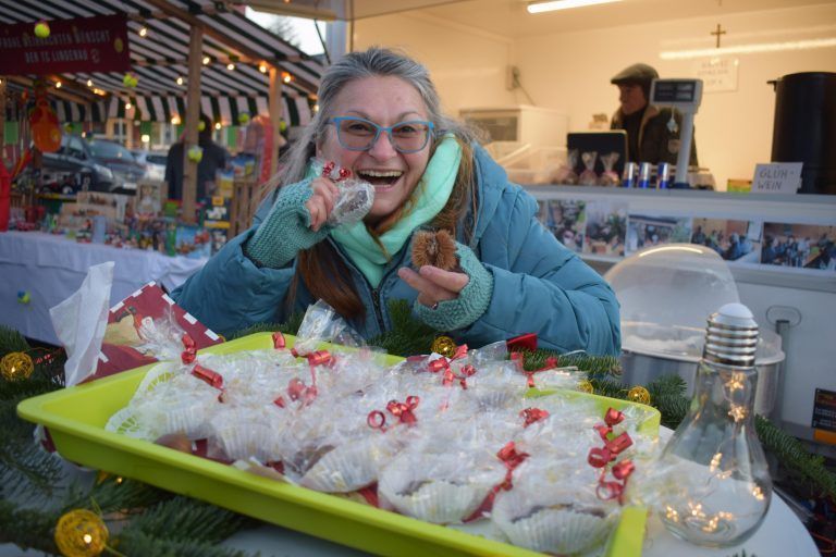 Leckeres Maroni-Konfekt gab es bei Pia Pichler. - Adventmarkt Lingenau