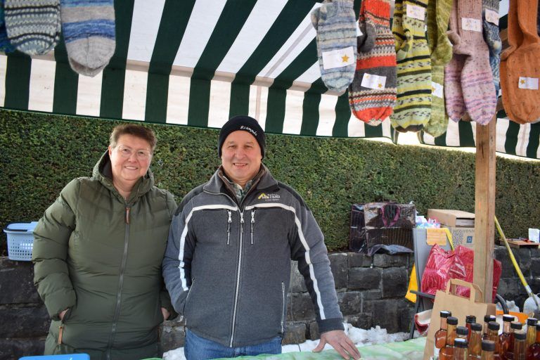 Eine bunte Vielfalt an Produkten gab es bei Gabi und Friedrich Vögel. - Adventmarkt Lingenau