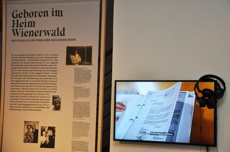 Die Ausstellung widmet sich nicht nur den geschichtlichen Hintergründen, sondern auch den Geschichten der Betroffenen. - Ausstellungseröffnung Lebensborn Stadtmuseum