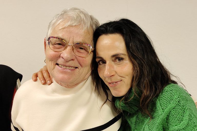 Begeistertes Publikum: Martina vom Liftstüble und Gitti feierten mit den Gästen mit. - Benefiz-Adventskonzert in Gurtis - Benefiz-Adventskonzert, Heribert Gut, Burkina Faso