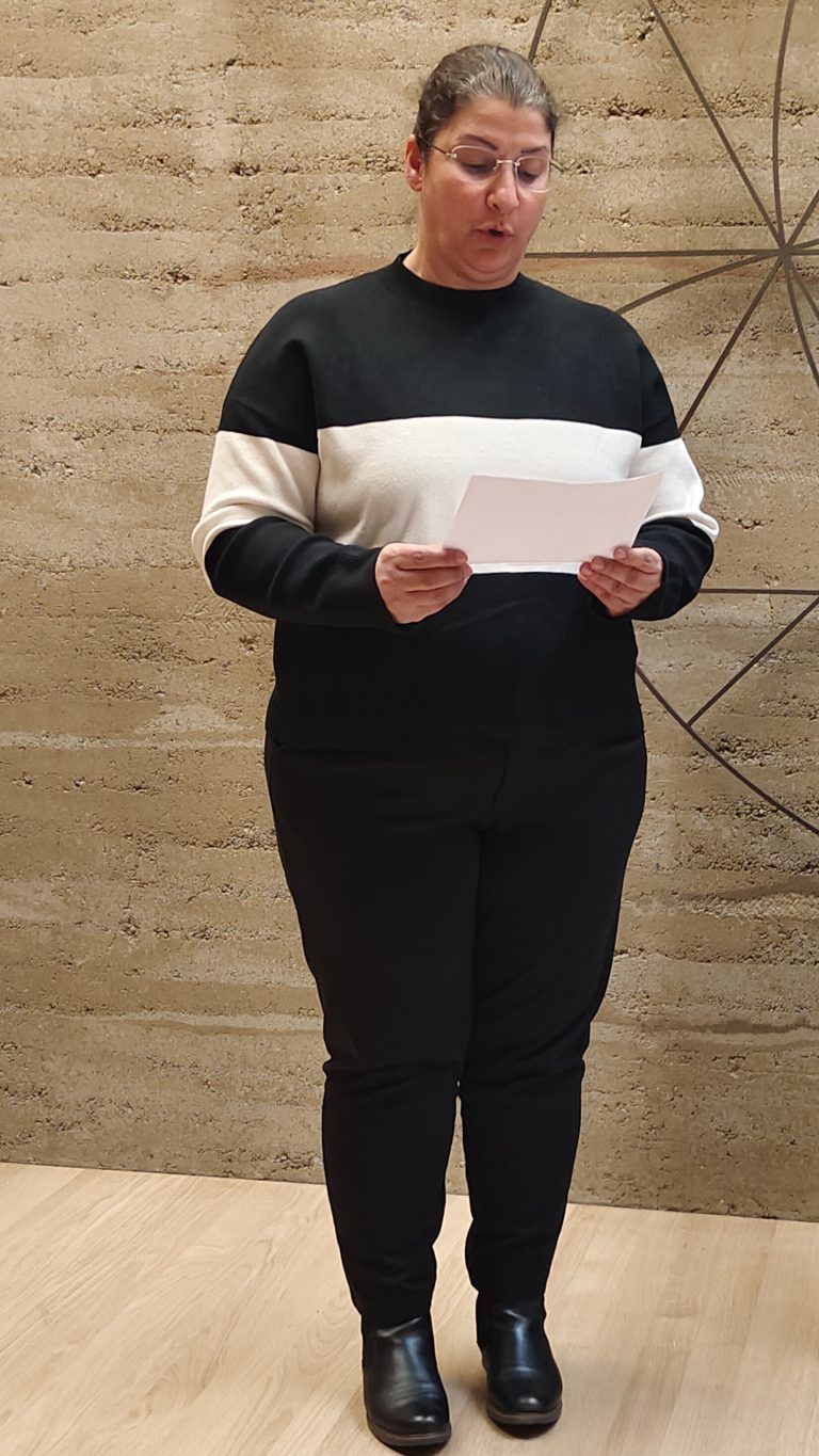 Brachte Gebete vor: Mevin Mebat von der Alevitischen Glaubensgemeinschaft. - Eröffnung der neuen Kapelle im Landeskrankenhaus Feldkirch - Landeskrankenhaus