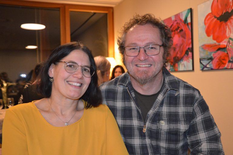 Jennifer und Günter Hämmerle meisterten ihren Part bravourös - Krimidinner wird gestürmt - Krimidinner wird gestürmt