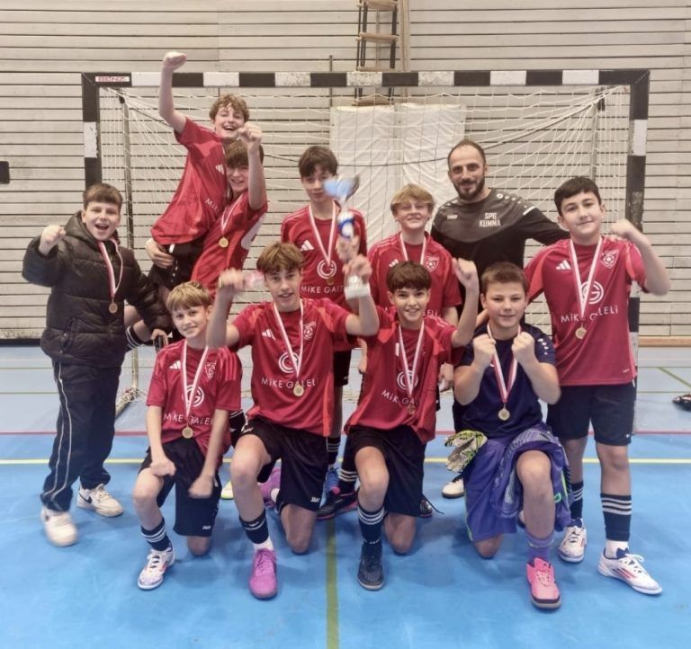 Die U-14-Mannschaft der SPG Kumma holt sich sensationell den Turniersieg.