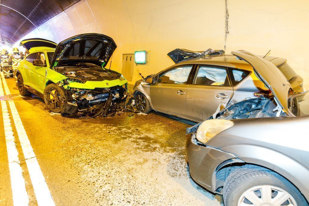 Luxus-SUV verursachte Massenkarambolage im Dalaaser Tunnel