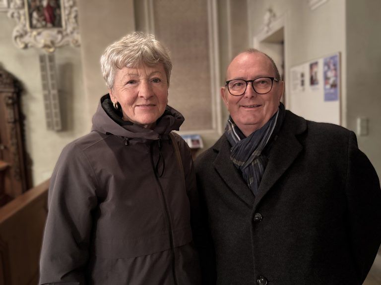 Sakrales Konzert mit Oswald Sattler in der Pfarrkirche Höchst: Die VN Gewinner Erna und Elmar Stimpfl genossen den Abend.
