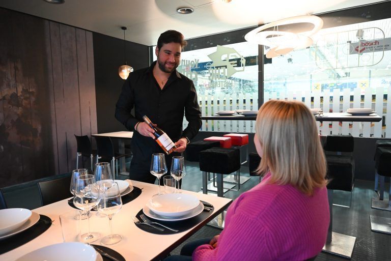 Neues Restaurant "Leon Díaz Cuba" in Lustenau: Internationales Flair in der Rheinhalle: In der Eishalle tun sich mit dem Restaurant neue Geschmackswelten für die Besucher auf.