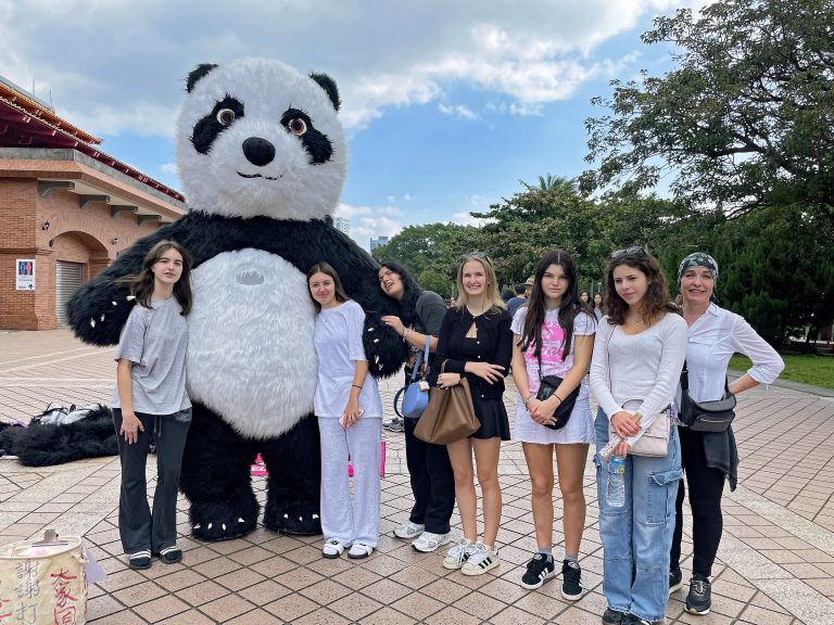 Die Schülergruppe des BG Dornbirn hatte viele besondere Begegnungen in Taiwan. @Schule