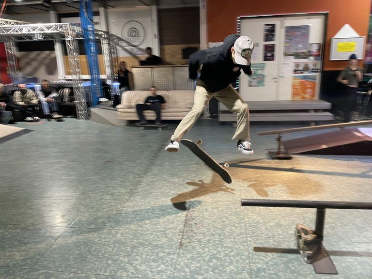 Skateboard-Spektakel im Culture Factor: Die Teilnehmenden zeigten ihre Beherrschung auf dem Brett. (Quelle: Offene Jugendarbeit Lustenau)