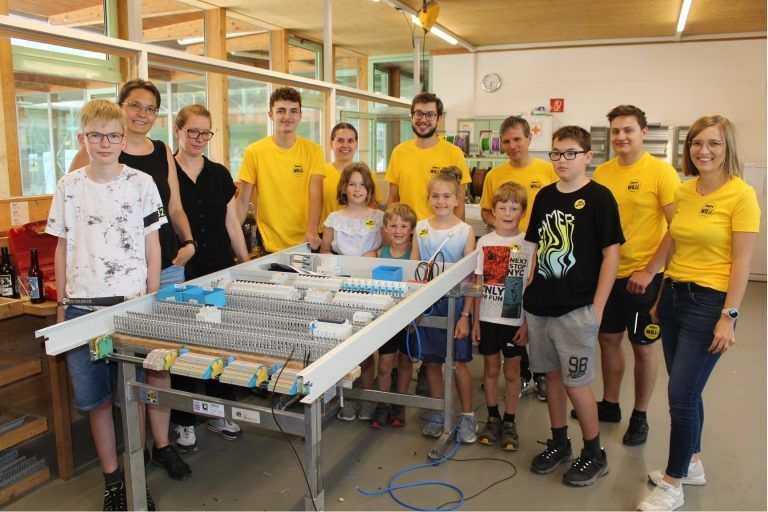 Weilerfeste mit großer Nachhaltigkeit: Lehrlinge waren – so wie bei Elektro Willi – in die Präsentation der Betriebe stark eingebunden. Den Jugendlichen aufzuzeigen, welche Vielfalt an Ausbildungsmöglichkeiten in Andelsbuch geboten wird, war ein zentrales Thema für diese Aktion.