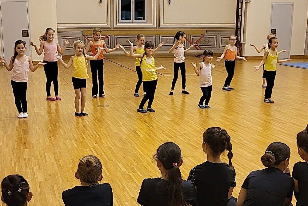 Ein Abend voller Anmut und Tradition: Die Kinder begeisterten mit ihren Aufführungen.