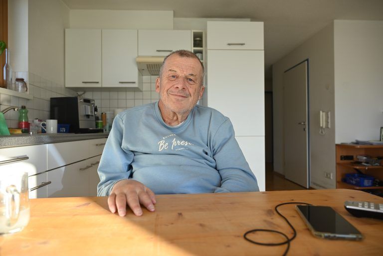 „Ich weiß nicht, wer mir über die Weihnachtsfeiertage aus dem Bett hilft“: Peter Ainödhofer will nicht ins Pflegeheim. Doch seine finanziellen Mittel für das Bezahlen der persönlichen Assistenz sind aufgebraucht.