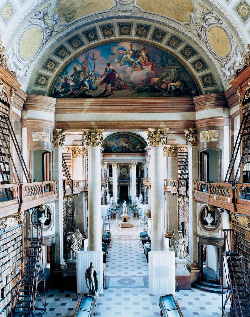 Candida Höfers &#8220;Bibliotheken&#8221;
