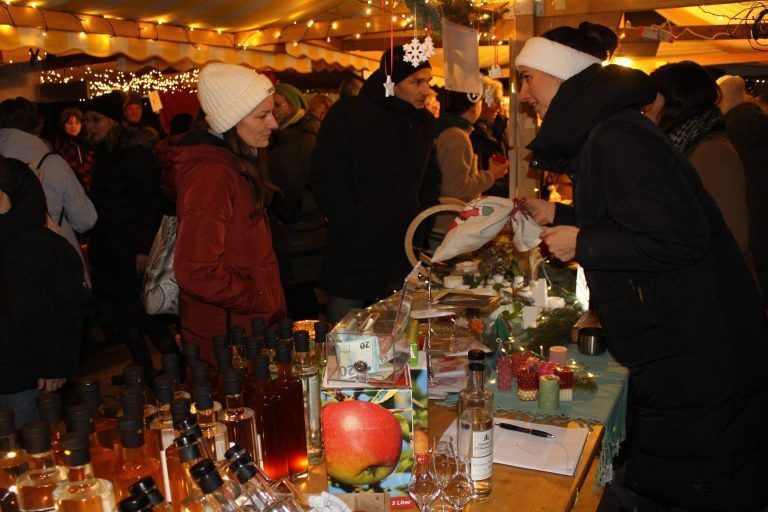 Ein Mini-Märktle mit Riesen-Stimmung: Mit viel Liebe zum Detail wurde ein stimmungsvoller Markt gestaltet.