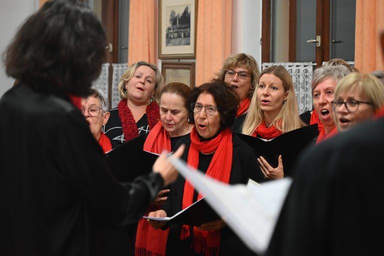 Gesangverein Konkordia feiert öffentliche Weihnachtsfeier: Die Chormitglieder vom Gesangverein Konkordia feierten ihre diesjährige Weihnachtsfeier auch mit der Öffentlichkeit.