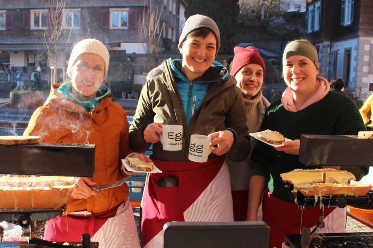 Egg war wieder echte „Markt“-Gemeinde: Egger Bäuerinnen warteten mit leckeren Raclettebroten auf.