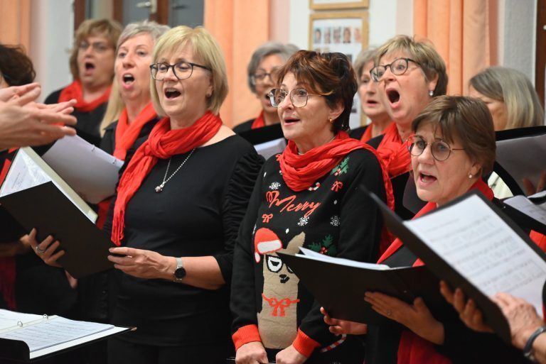 Die Chormitglieder vom Gesangverein Konkordia feierten ihre diesjährige Weihnachtsfeier auch mit der Öffentlichkeit.