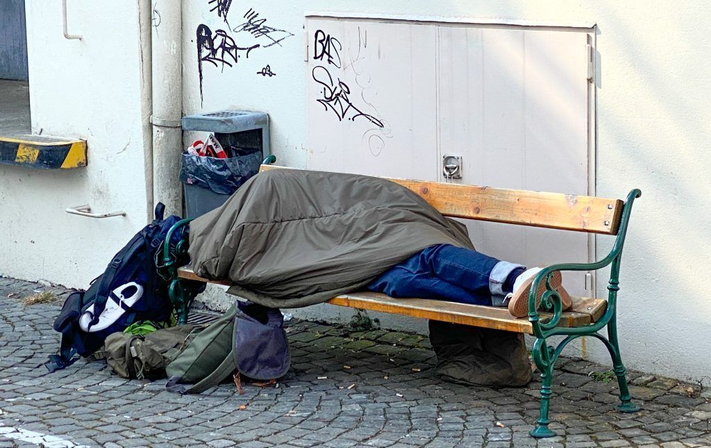 „Es kann ein Erfolg sein, dass jemand in einer geheizten Wohnung im eigenen Bett stirbt, anstatt auf der Straße.“