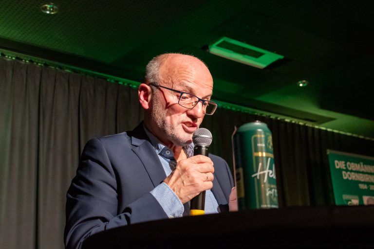 70 Jahre Dornbirner SV und Begeisterung für den Fußball: Präsident Herbert Lenz hieß zahlreiche Ehrengäste willkommen.