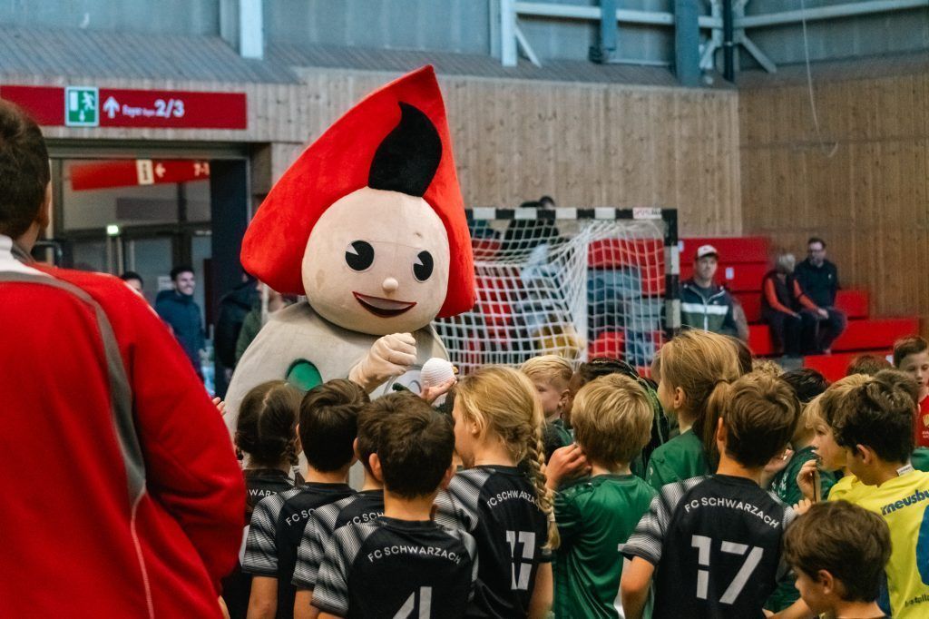 Vorweihnachtliches Fußballturnier in der Halle