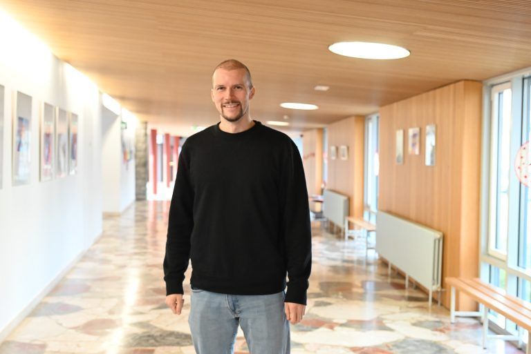 Der ehemalige Profi-Kicker Jan Zwischenbrugger ist nicht mehr auf dem Fußballfeld zu sehen. Er hat seine neue Berufung als Lehrer an der Mittelschule Markt in Dornbirn gefunden.