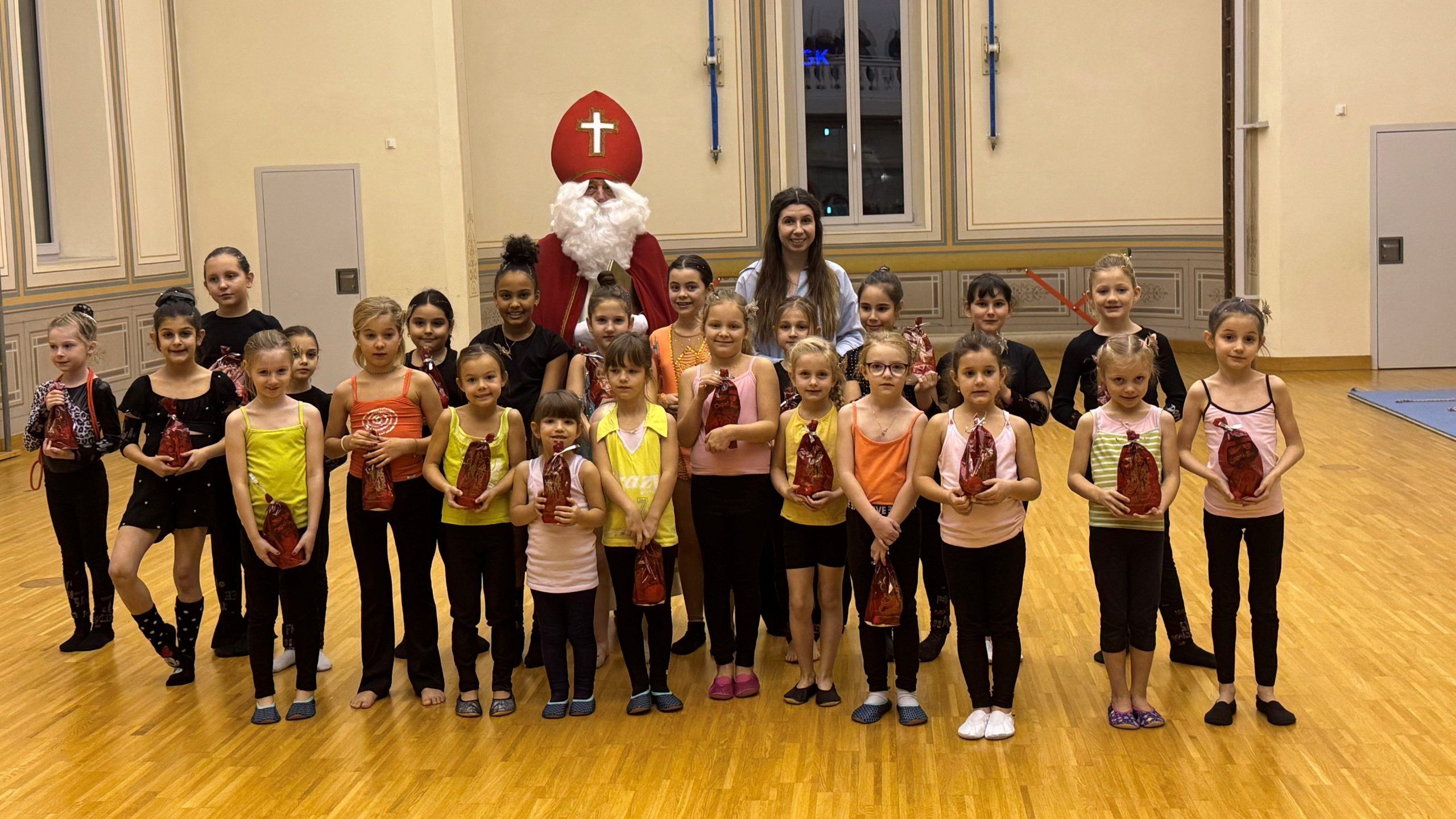 Die Nikolausfeier bildet für die kleinen Gymnastinnen jedes Jahr einen besonderen Höhepunkt. 