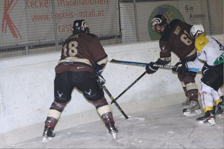 Teufelskerl Michael Sparr hält vier Penaltys und lässt Walter Buaba jubeln : Klassepartie zwischen Walter Buaba und Ice Tigers Dornbirn.