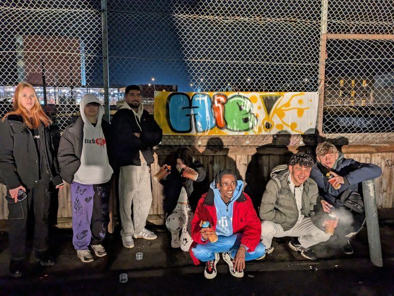 Brücken zwischen Dornbirn und Wiesbaden: Die Jugendlichen besuchten auch die Arena in Dornbirn.