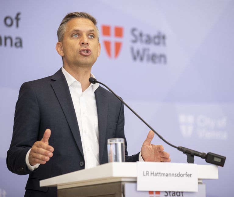ABD0044_20240621 – WIEN –
STERREICH: Landesrat von Obersterreich Wolfgang Hattmannsdorfer (
VP) am Freitag, 21. Juni 2024 anl. einer PK nach einer Konferenz der Landesintegrationsreferenten im Rathaus in Wien. – FOTO: APA/TOBIAS STEINMAURER