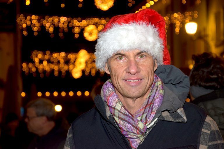 Bludenzer Christkindlemarkt eröffnet, Auftritt des Musikers Wolfgang Frank, Altstadt, Mühlgasse