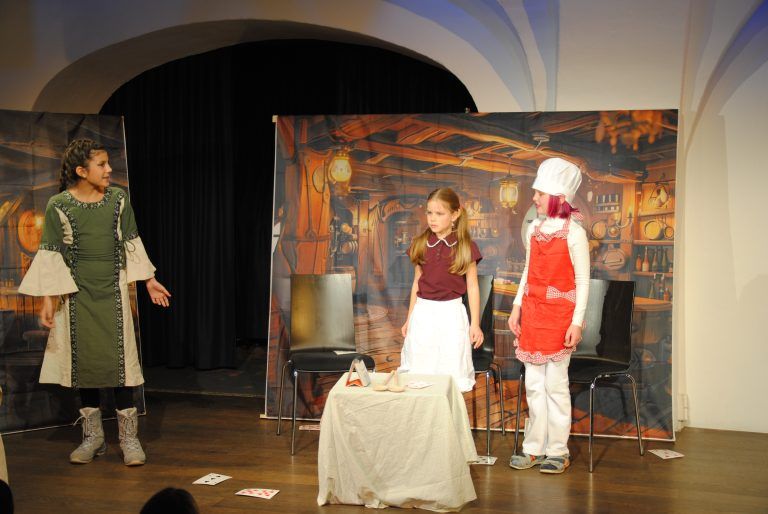 „Die Seiten-Reise“ Saumarkt TheaterKinder