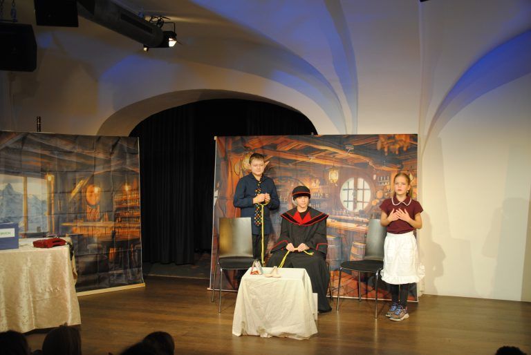 „Die Seiten-Reise“ Saumarkt TheaterKinder