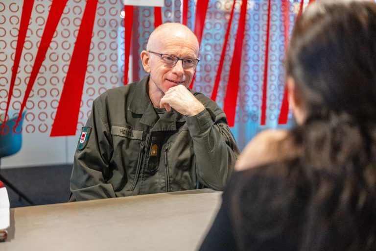 Militärkommandant Gunther Hessel, Interview
