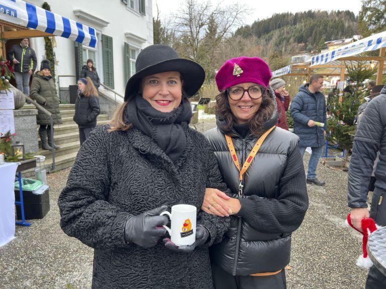 GF Verena Burtscher mit Conny Amann beim Umtrunk