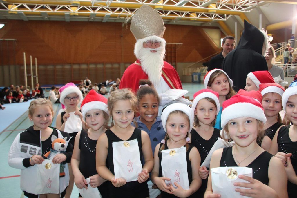 Strahlende Kinderaugen beim Nikolaus-Turnen in Wolfurt