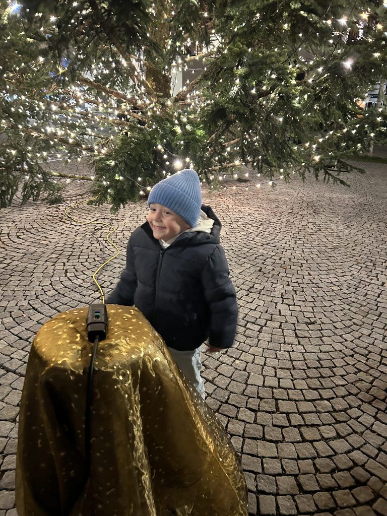 Eröffnung des Schrunser Weihnachtsmarktes 2024 und Illuminierung des Schrunser Christbaumes am Kirchplatz