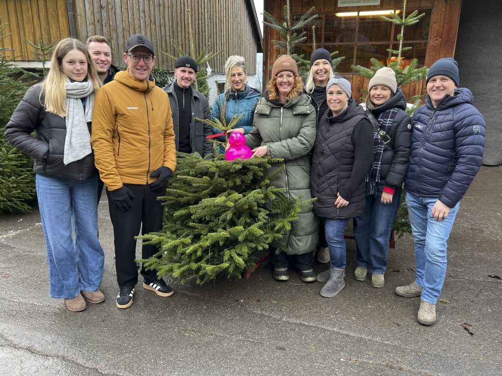 Traditionelles ikp-Christbaumschneiden für den guten Zweck