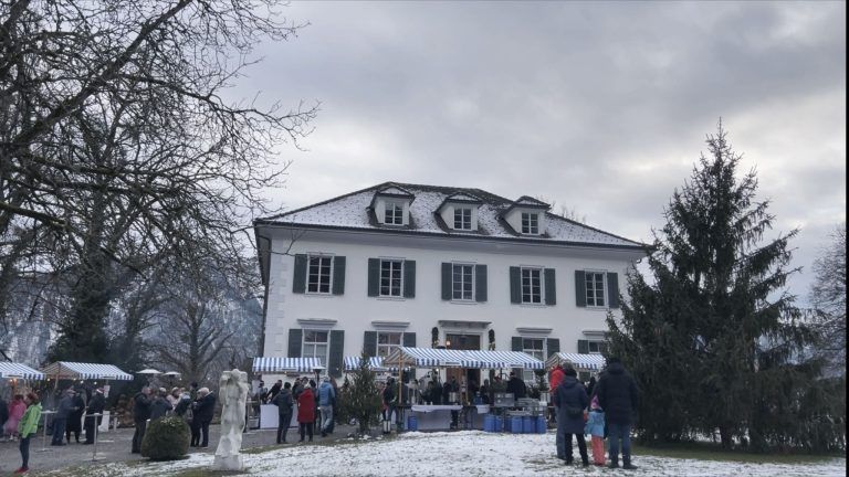 Weihnachtsmarkt auf Falkenhorst als Treffpunkt für jung und fast jung