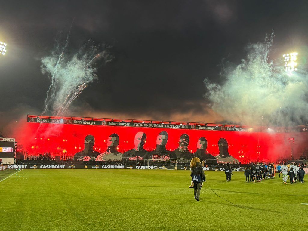 VN-Spielernoten: Fan-Choreographie überstrahlte alle